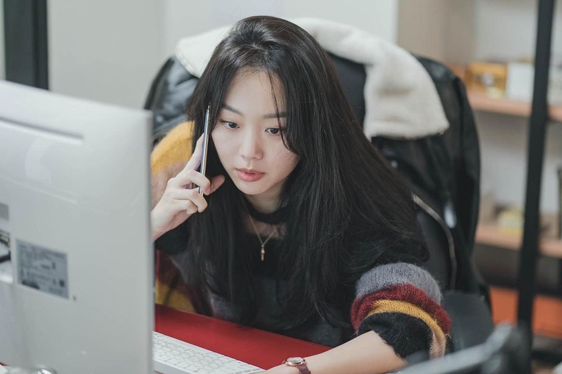 韓網熱議「20~30代的咖啡因抑鬱」!不看IG會不安、讚數變少會鬱悶——你也網路成癮嗎