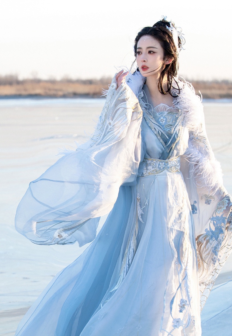 網評陸劇10位「神顏頂級美人」!熱巴、楊穎前三沒爭議,劉亦菲是仙女,而她真讓人難忘