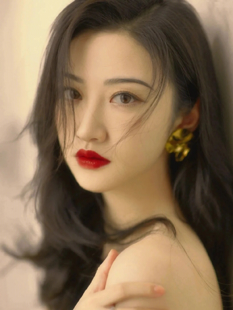 網評陸劇10位「神顏頂級美人」!熱巴、楊穎前三沒爭議,劉亦菲是仙女,而她真讓人難忘