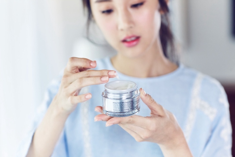 皺紋如何消除?6大臉部皺紋與原因、預防與淡化方法,10款抗皺保養品推薦
