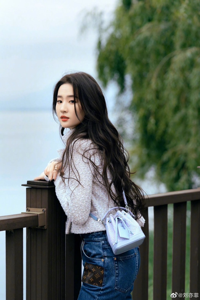 《去有風的地方》劉亦菲10句人間清醒語錄:「女性眼裡的光、智慧,才是美的源泉。」