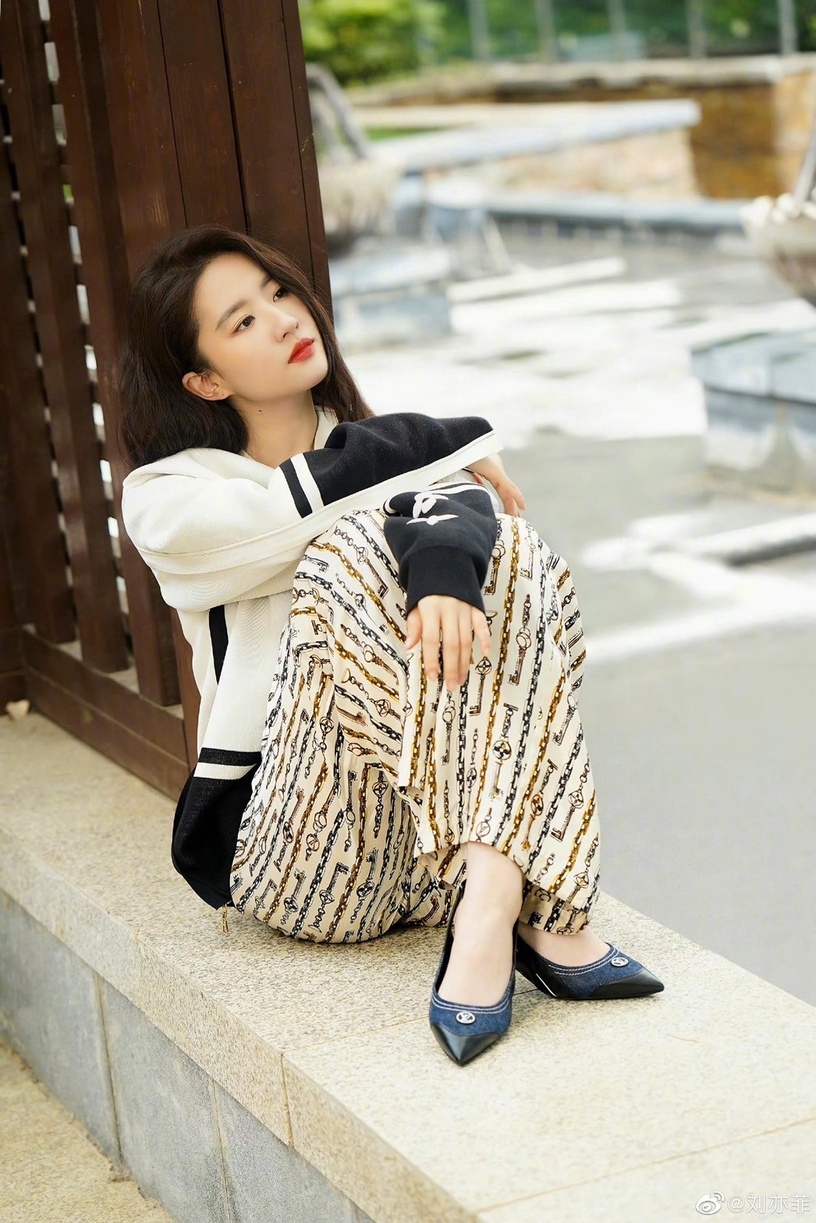 《去有風的地方》劉亦菲10句人間清醒語錄:「女性眼裡的光、智慧,才是美的源泉。」