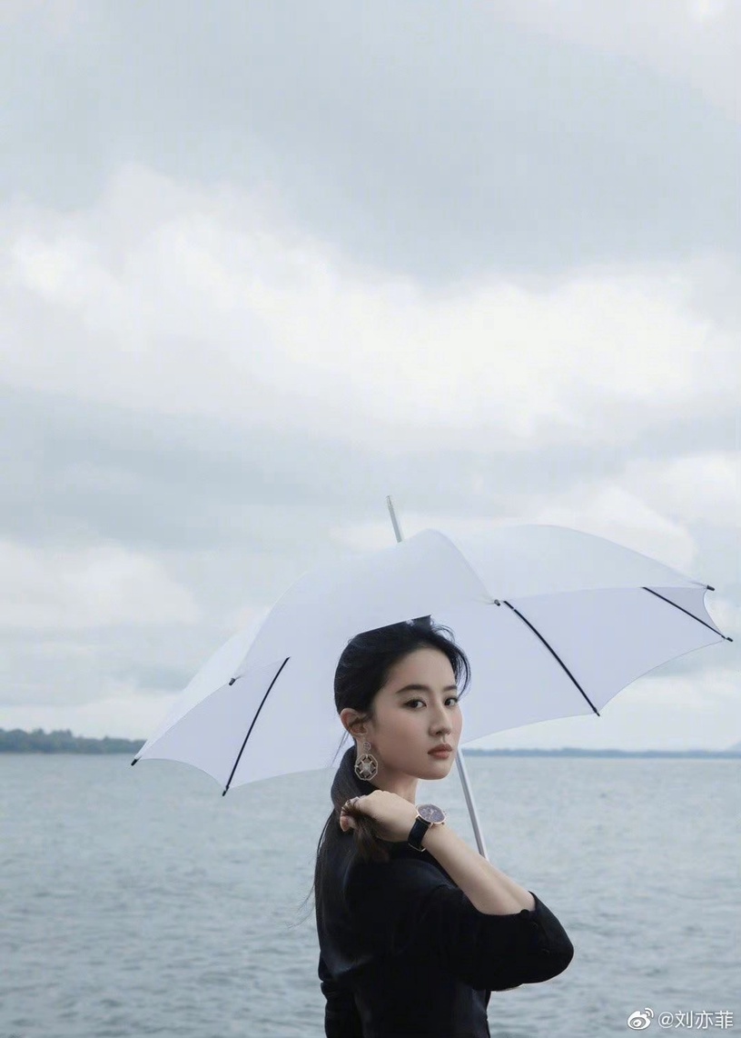 《去有風的地方》劉亦菲10句人間清醒語錄:「女性眼裡的光、智慧,才是美的源泉。」