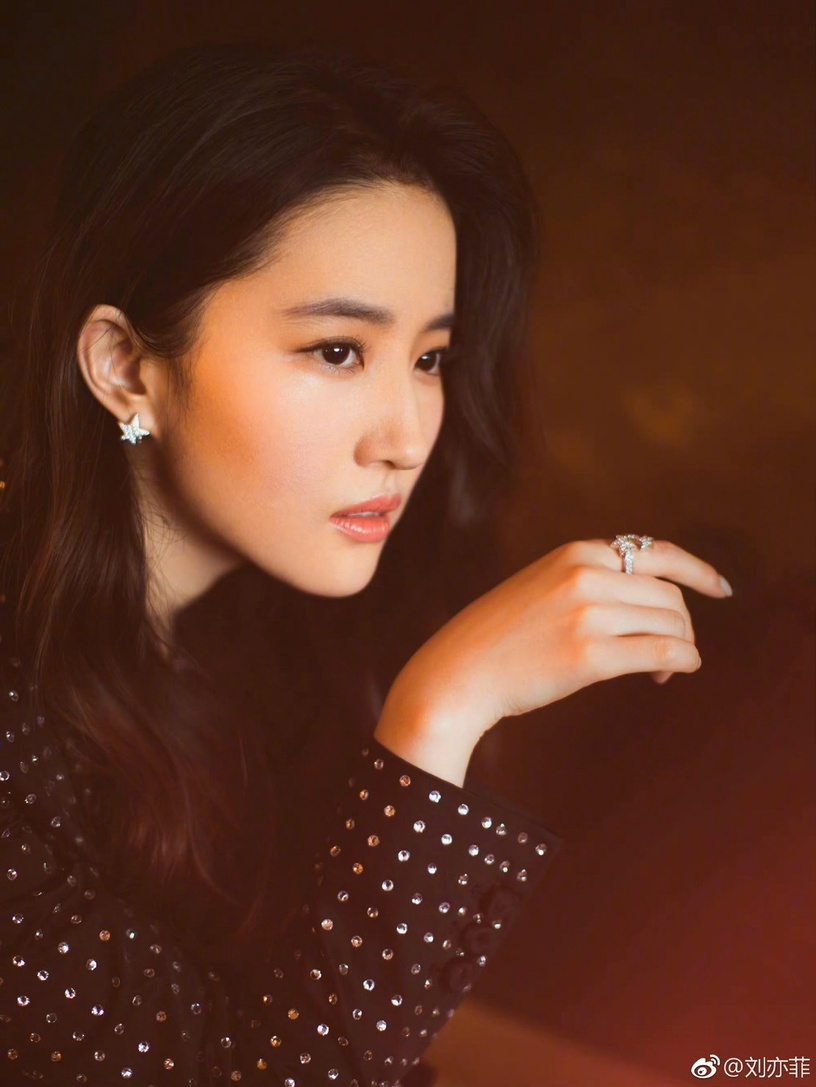 《去有風的地方》劉亦菲10句人間清醒語錄:「女性眼裡的光、智慧,才是美的源泉。」