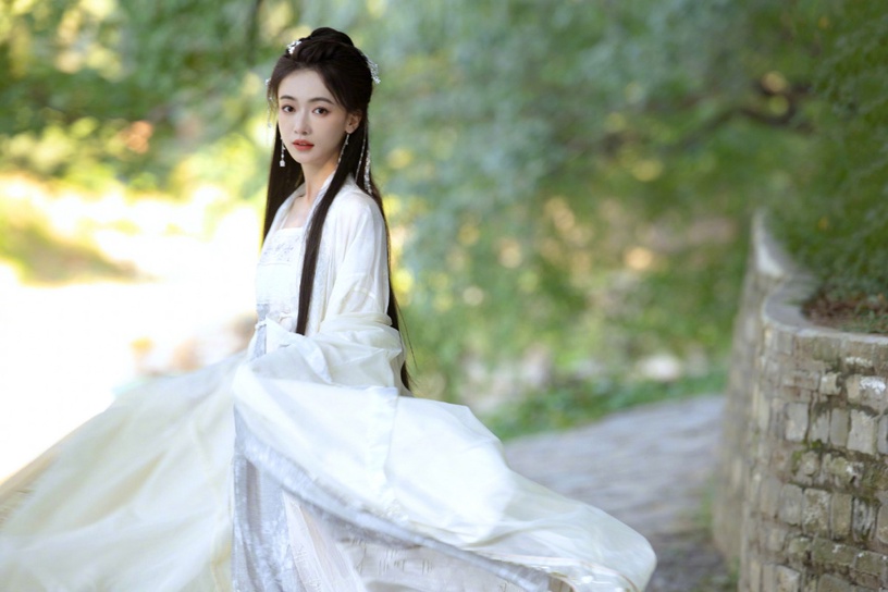 陸劇90花發展比一比!李一桐缺爆作,陳鈺琪演技木,陳瑤資源差,誰還能火成下一個熱巴