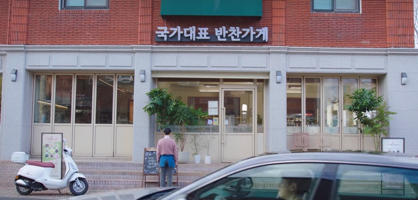 《浪漫速成班》6個感情彩蛋細節!行善「紅衣服」暗示兩人進展,2次「車上對話」藏呼應