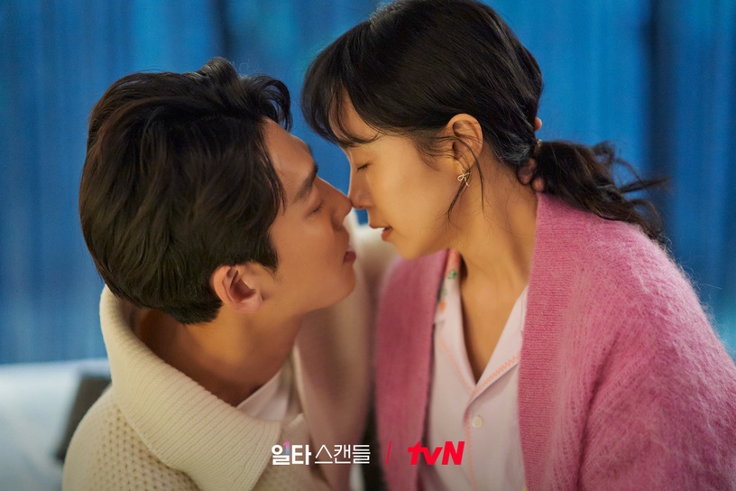 《浪漫速成班》戲外趣事!崔直說酒後和才友KISS?智室長兼差開計程車竟被鄭敬淏抓包!
