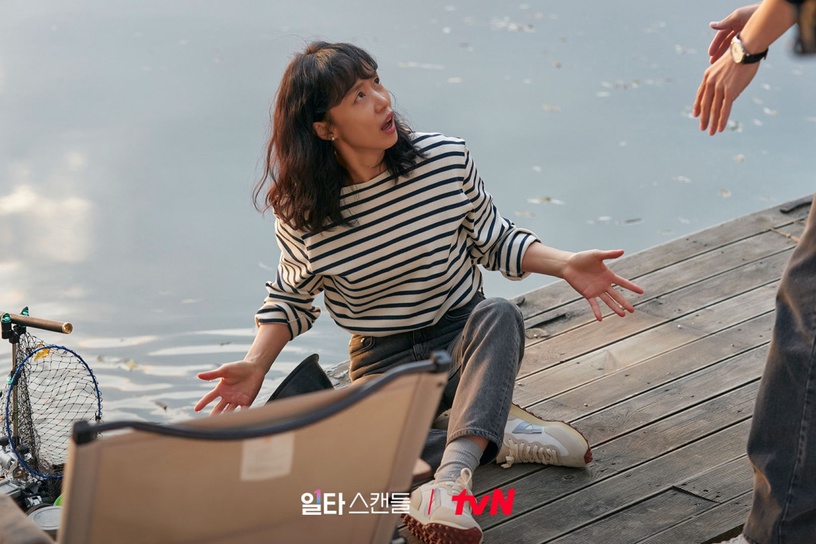《浪漫速成班》全道嬿造型很土?9套劇中造型解析,髮帶藏細節,根本花襯衫穿搭範本!
