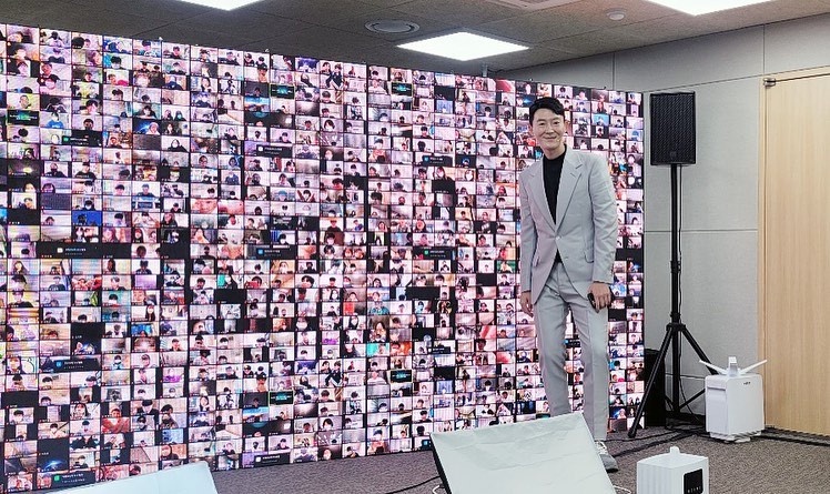 《浪漫速成班》崔直說原型是他!頂尖講師、人氣財力號稱補教界BTS,年薪竟達4.7億台幣