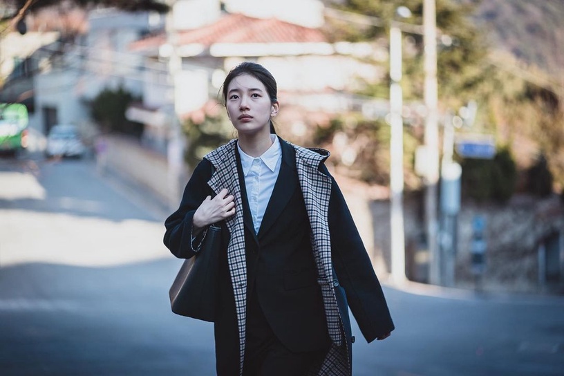 「我愛你,沒有什麼目的,只是愛你。」三毛寫給女人的15句愛情語錄,心酸卻真實。