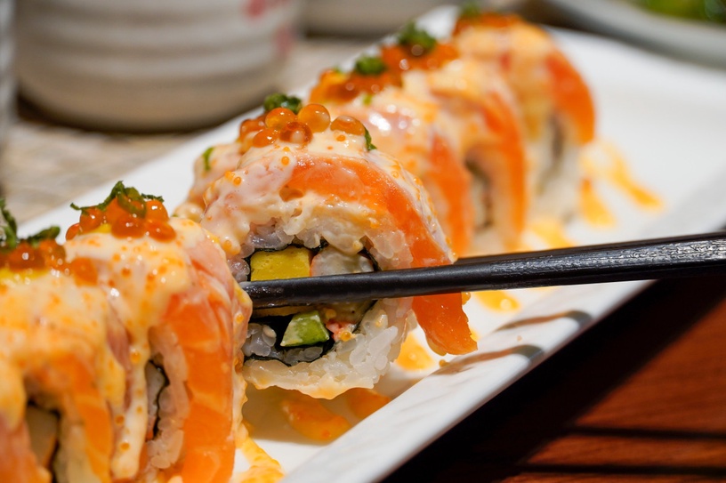 3月生日壽星優惠餐廳:狗一下居酒食堂-滿額送鮭魚毛毛蟲壽司