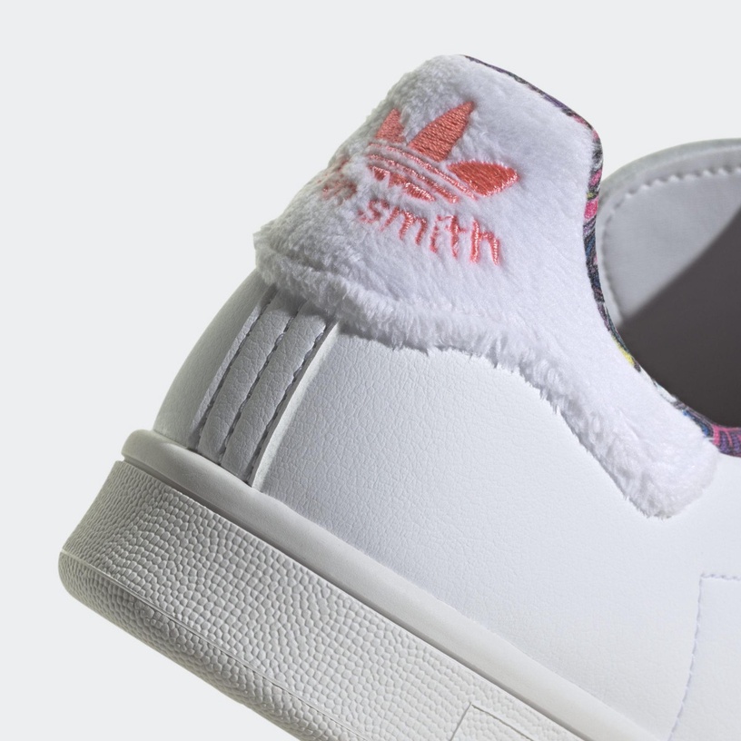 adidasxHello Kitty 聯名球鞋登場!不只超萌凱蒂貓大頭,連鞋墊都有滿版 Kitty 印花