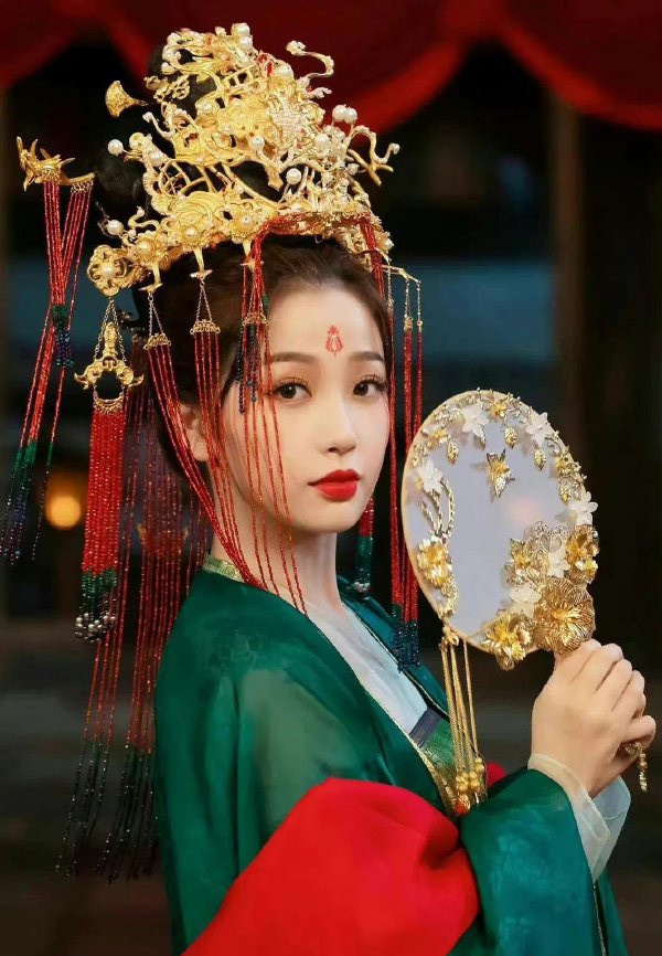 古裝仙俠劇10位女星「大婚造型」!楊超越魅惑,熱巴明豔,楊冪仙氣,劉亦菲卻醜得嚇人