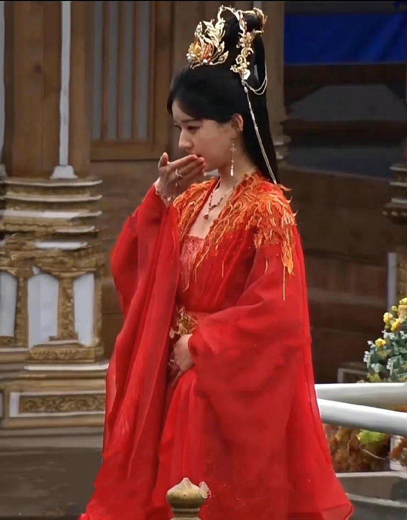 古裝仙俠劇10位女星「大婚造型」!楊超越魅惑,熱巴明豔,楊冪仙氣,劉亦菲卻醜得嚇人