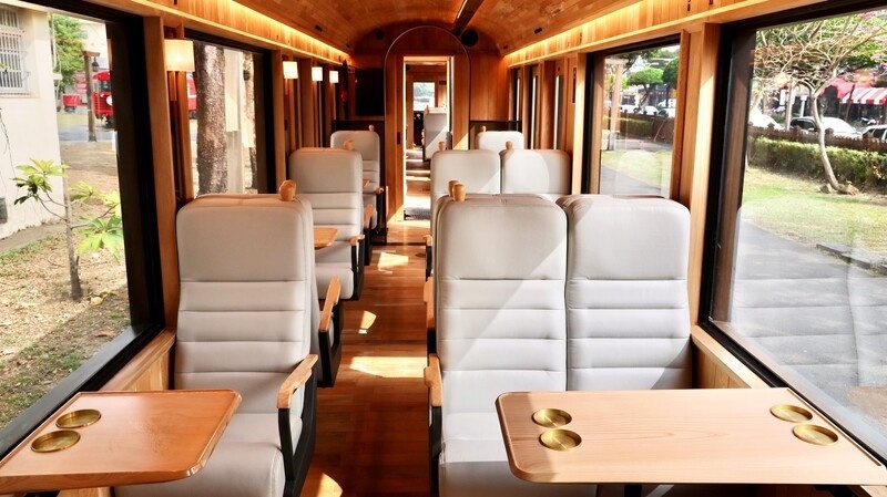 阿里山全新森林鐵道列車「福森號」現身!台灣扁柏、紅檜打造質感車廂,阿里山旅行必搭