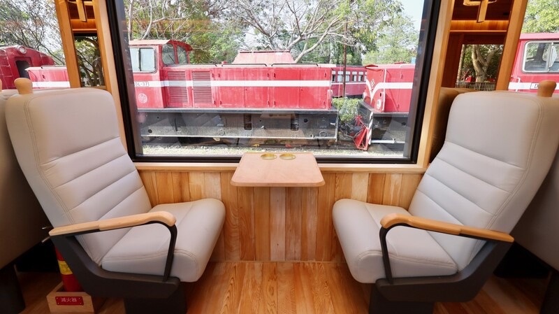 阿里山全新森林鐵道列車「福森號」現身!台灣扁柏、紅檜打造質感車廂,阿里山旅行必搭