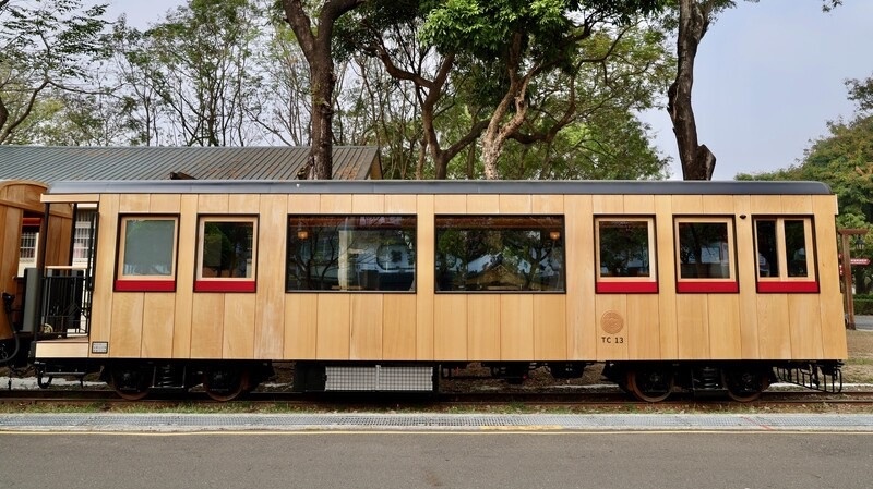 阿里山全新森林鐵道列車「福森號」現身!台灣扁柏、紅檜打造質感車廂,阿里山旅行必搭