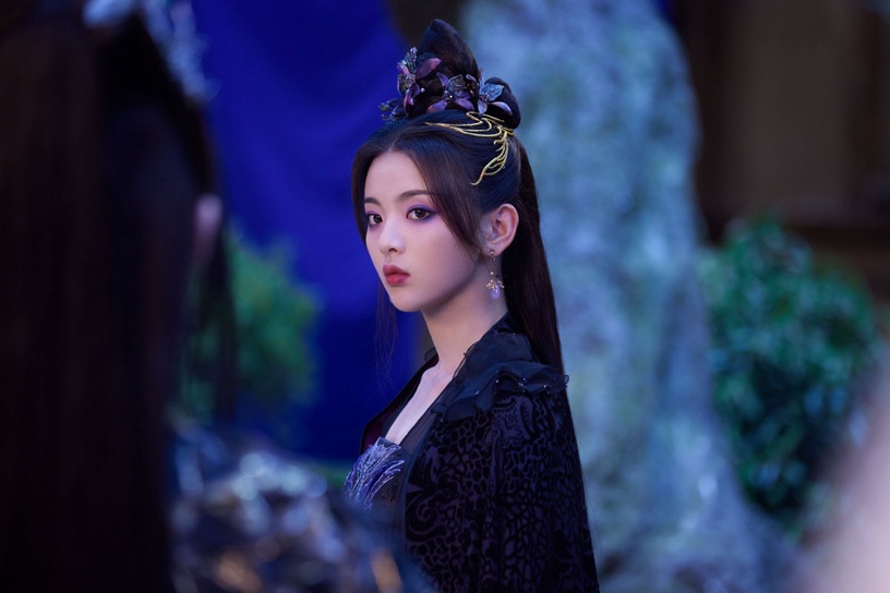 古裝劇9位女神「黑化」造型!楊冪美豔,楊超越紫眼影仍美,趙麗穎李蘭迪卻逃不過吐嘈