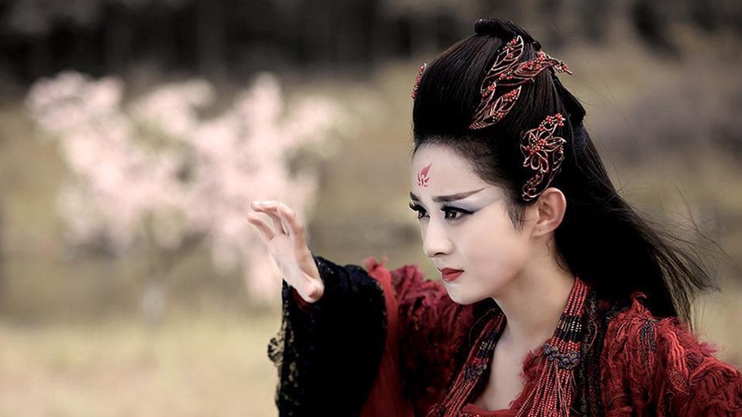 古裝劇9位女神「黑化」造型!楊冪美豔,楊超越紫眼影仍美,趙麗穎李蘭迪卻逃不過吐嘈