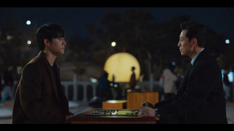 《黑暗榮耀2》細思極恐6大細節!「高跟鞋畫作」是李蓑羅跪地模樣,更衣間紙袋也有隱喻