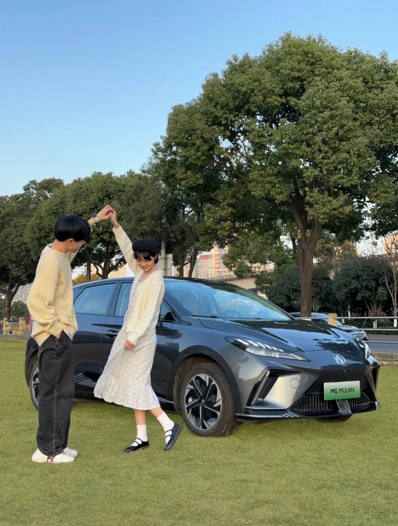 情侶照怎麼拍?6款情侶拍照姿勢,對鏡頭拍照可愛有創意、這款情侶照不求人