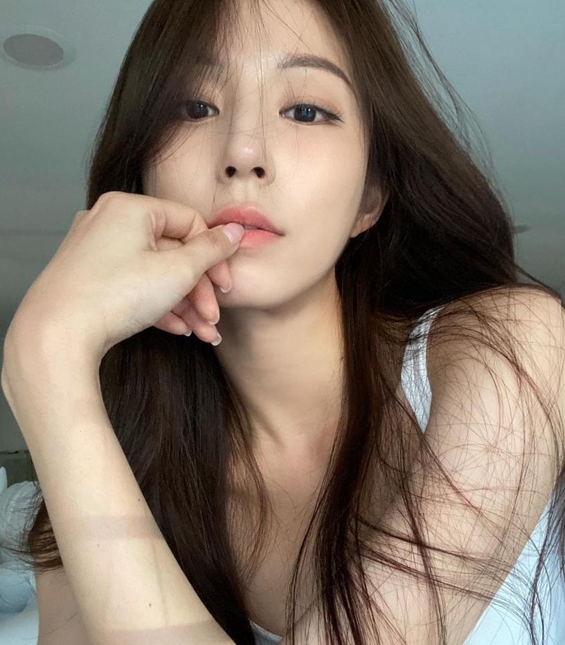 韓國最美模特金寶拉!精緻臉蛋+火辣身材爆紅,居家運動菜單公開,神級身材這樣來